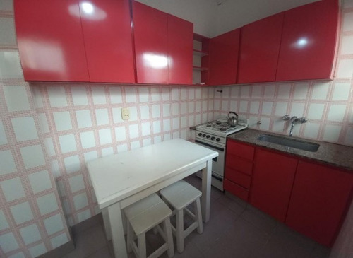 Imagen 7 de 14 de Venta De Departamento Dos Ambientes Frente A La Plaza Colon