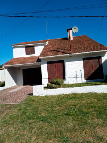 Casa En Venta - 3 Dormitorios 2 Baños - Cochera - 200mts2 - Necochea