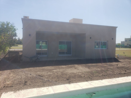 Imagen 2 de 13 de Casa En Venta De 3 Dormitorios C/ Cochera En Santo Domingo