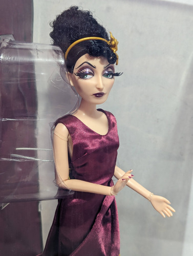 Muñeca Disney. Villains. Designer Collection. Mother Gothel (Usado)