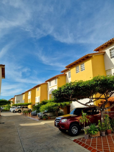 Imagen 1 de 11 de Townhouse En Cr Villa Martinique, Lecheria. Anzoategui.