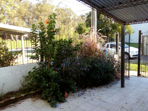 Imagen 7 de 10 de Vivienda 2 Dormitorios Con Cochera Y Parrillero Techado