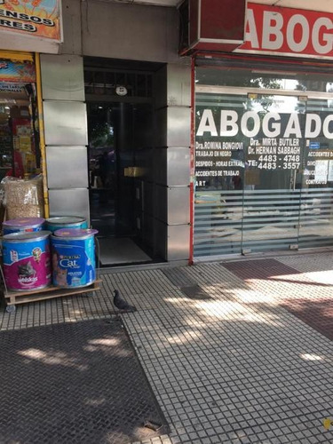 Imagen 1 de 9 de Permuta - Departamento De 3 Ambientes En Venta - Moron Centro