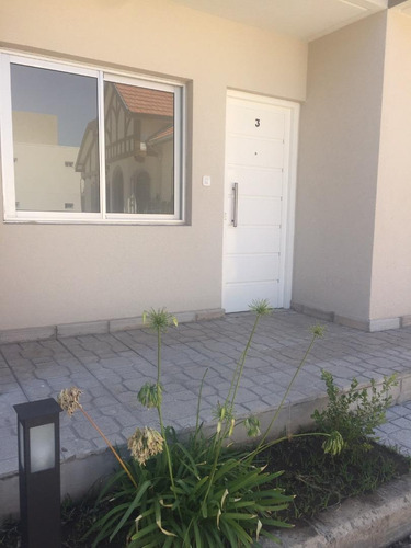 Imagen 9 de 30 de En Venta. Amplia Dupl 125m2 + Patio La Giustina Ii