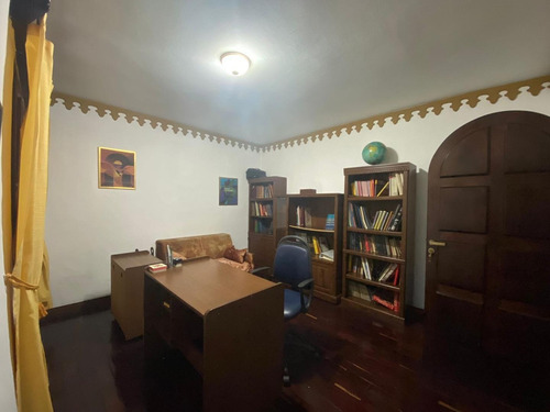 Imagen 10 de 20 de Hermoso Chalet En Venta A Metros Del Centro Comercial