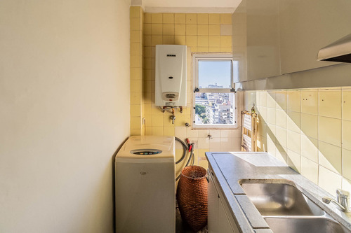 Departamento De 3 Ambientes En Piso Alto Al Frente Con Vista Abierta En Palermo C.a.b.a
