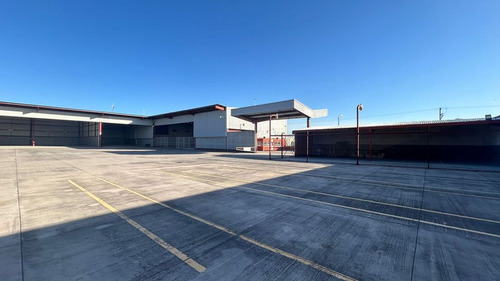 Nave Industrial O Bodega Venta O Renta En Ave Principal De Xonacatlan, Límite Con Lerma.