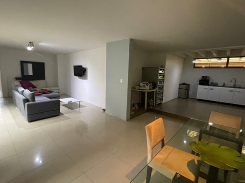 Imagen 21 de 30 de Se Vende Casa 750m2 7h+2s/8b+2s/2p Prados Del Este 0005