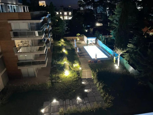 Imagen 20 de 23 de Divino Apartamento En Playa Mansa De 2 Dormitorios Para Alquilar - Solo Febrero
