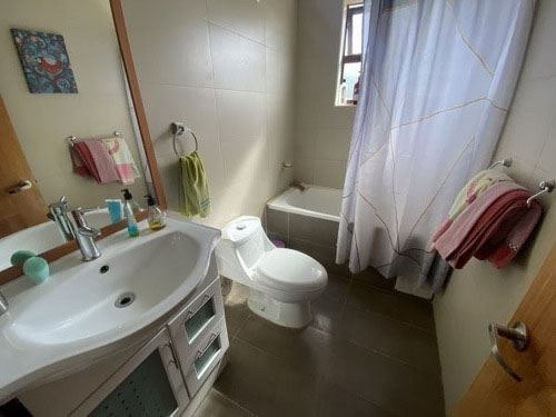 Casa En Venta De 4 Dorm. En Quilpué