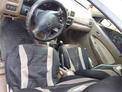 Imagen 5 de 6 de Mazda Protege
