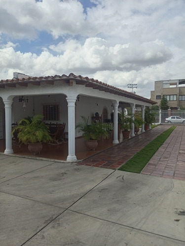 Imagen 19 de 21 de En Venta Amplia Y Hermosa Casa En La Mejor Urb. De La Ciudad
