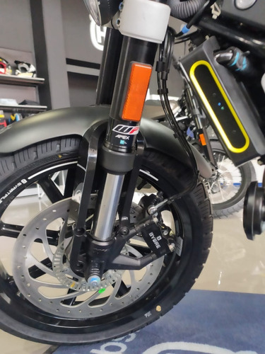 Husqvarna Svartpilen 200 2021