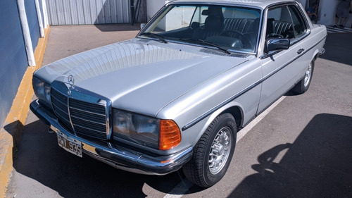 Imagen 15 de 17 de Mercedes Benz 1980 Coupé 230ce