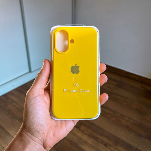 Funda Silicona Iphone 16 Silicone Case Amarillo Lisa