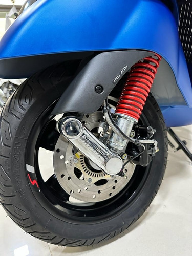 Imagen 7 de 15 de Vespa Super Sport 300 Hpe Retro Scooter Permutas Bbva 0 %