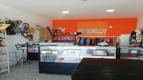 Imagen 2 de 10 de Kn Bienes Raíces Vende Local Con Todo El Mobiliario Y Mercancía En El C.c Paseo Paraparal, Los Guayos Edo Carabobo. Karen Nuñez 0412-7415693
