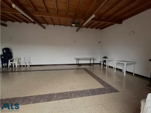 Amplia Casa Con Excelente Ubicación En Envigado!(mls#252487)