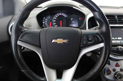 Imagen 15 de 15 de Chevrolet Sonic 2017 4 Cilindros