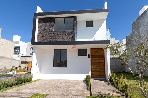 Casa En Venta En Santa Anita, Tlajomulco De Zuñiga, Jalisco.