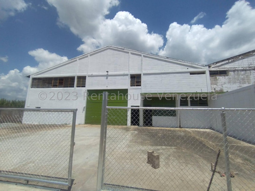 Galpón Comercial Industrial, En Venta Zona Industrial La Guacamaya. Cuenta Con Área De Oficinas