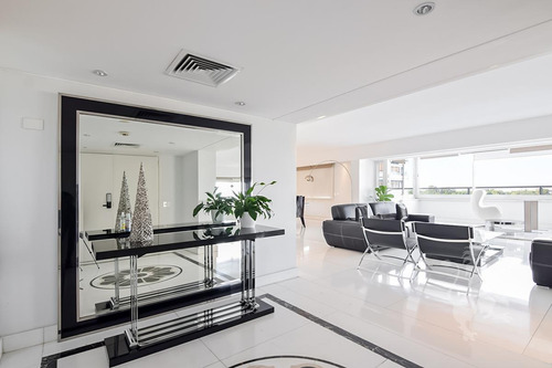 Imagen 16 de 24 de Impecable Piso En Torre Libertador - 2 Cocheras - 4 Suites - Doble Dependencia - Seguridad 24hs