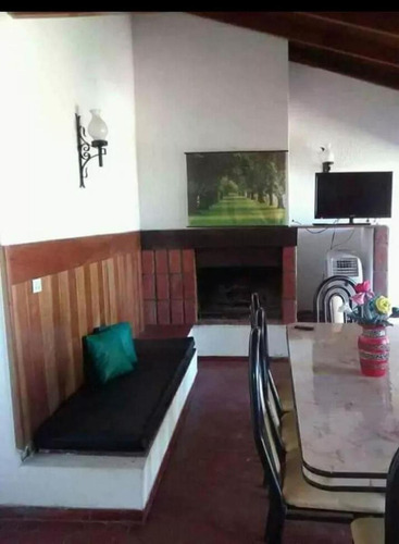 Casa Quinta En Venta - 3 Dormitorios 3 Baños - Cocheras - 1.300mts2 - Lobos
