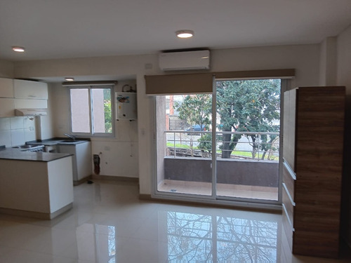 1 Amb A La Calle Lujo Baño Comp Aire Apto Prof Con Sector Quincho Parrilla 8 Años