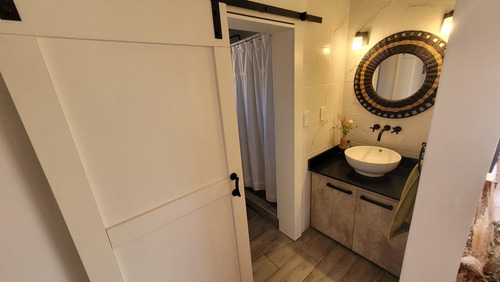 En Venta, Casa De Categoria Amoblada A 500m Del Lago