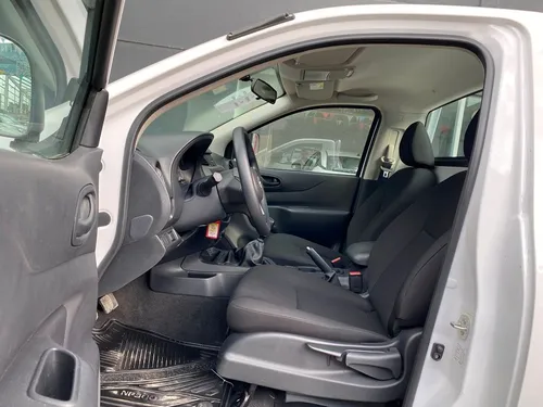 Nissan NP300 2.5 Pick Up AC Mt