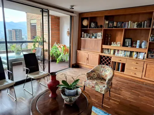 Apartamento En Venta Ubicado En El Poblado Sector Loma De Los Gonzalez (26528).