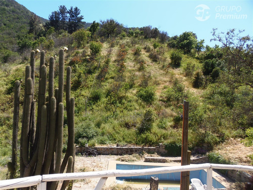 Casa En Venta De 4 Dorm. En Olmué