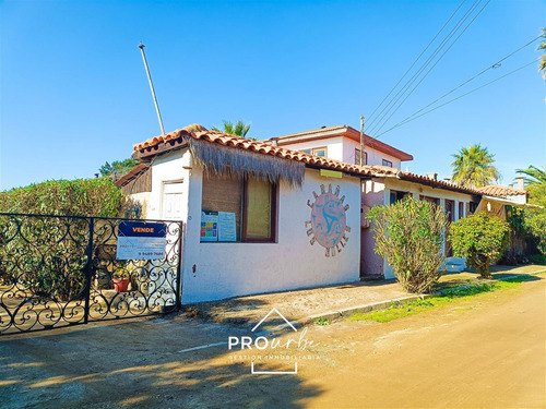 Turístico En Venta Los Molles, La Ligua, 5 Cabañas Y Más.