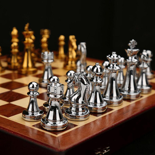 Juego De Ajedrez Medieval Con Tablero De Ajedrez Oro Plata
