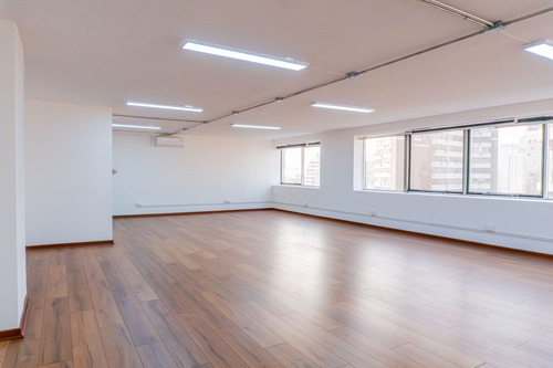 Impecable Oficina Planta Libre, 125 M2, Metro Los Leones