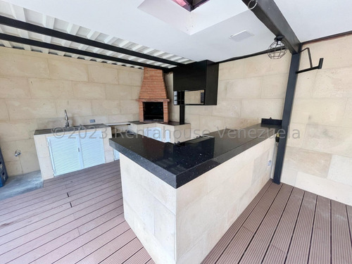Casa Remodelada En Venta En Macaracuay Caracas Parrillera Psicina 3 Plantas Terraza Privada