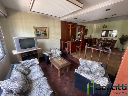 Casa En Lote Propio En Venta. Ciudadela. Excelente Ubicación