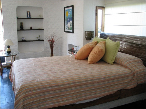 Casa En Venta Y Alquiler Punta Del Este , Zona De Playa Brava, Hermosa Vista Al Mar. U$s 1.500.000- Ref: 687