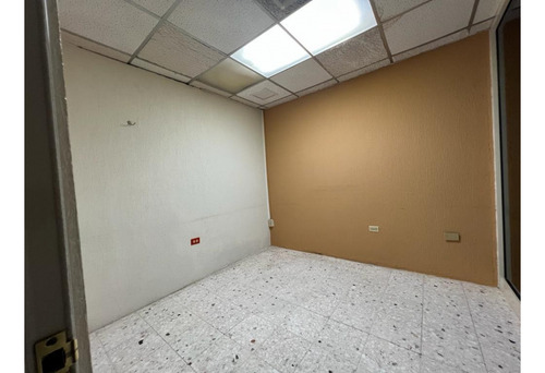 2ndo Y 3er Piso Para Uso Mixto En Renta En Jardines Del Contry, Mty.