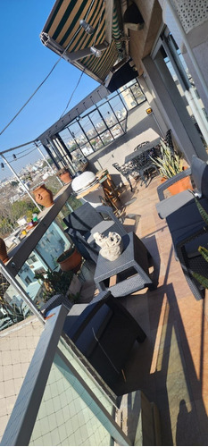 Excelente Piso Unico 4 Amb. Con Balcon Terraza 