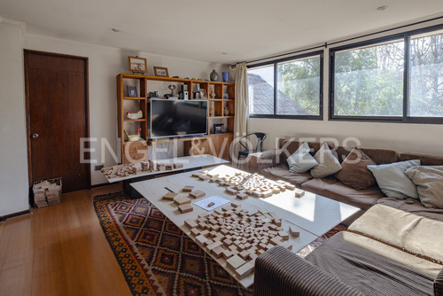 Casa Con Amplio Jardín En La Dehesa Central
