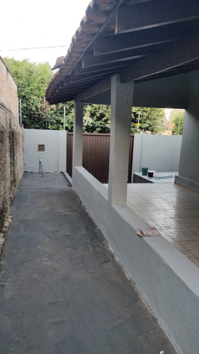 A Casa Tem 2 Quarto , 1 Banheiro