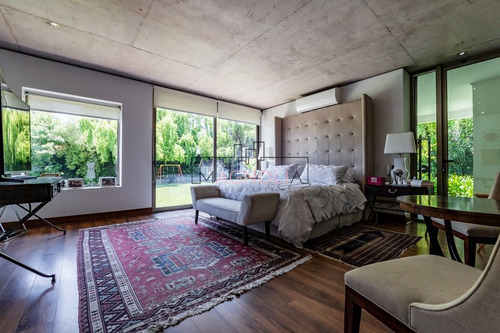 Casa En Venta De 7 Dorm. En Lo Barnechea