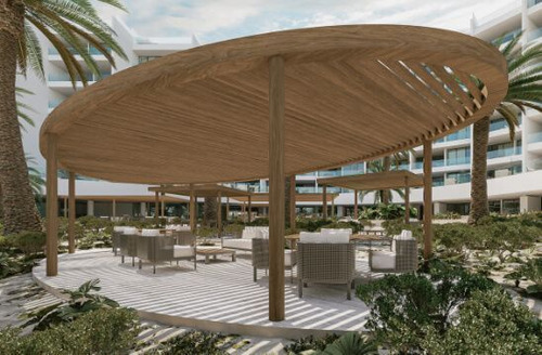 Condo Con Terraza Que Tiene Vista Al Mar, Cuatro Recamaras,