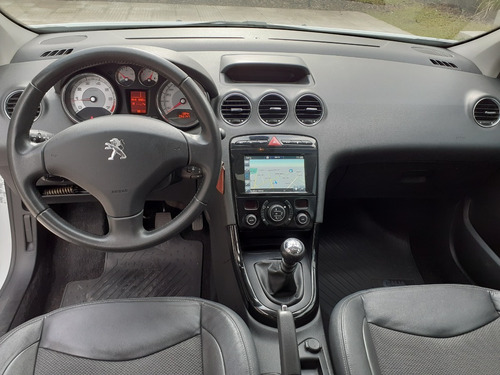 Imagen 10 de 15 de Peugoet 408 Allure Plus
