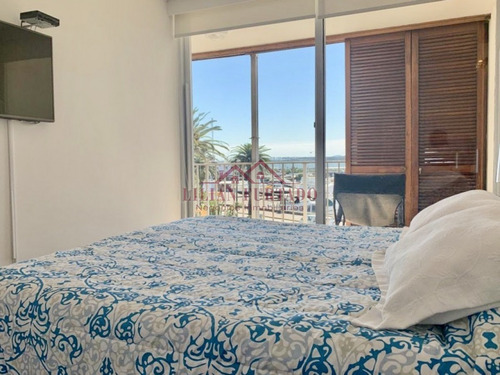 Departamento Con Espectacular Vista Al Puerto De Punta Del Este En Venta Un Dormitorio- Ref: 1442