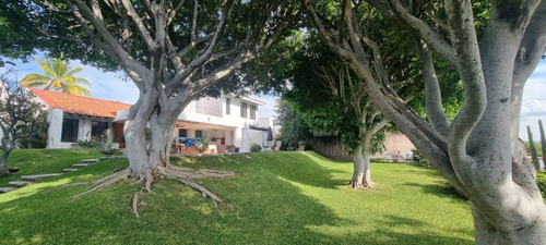 Casa En Venta En Fracc. Colinas De Santa Fe, En Xochitepec, Morelos