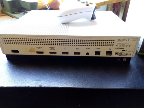 Xbox One S 500gb + 1 Jostick