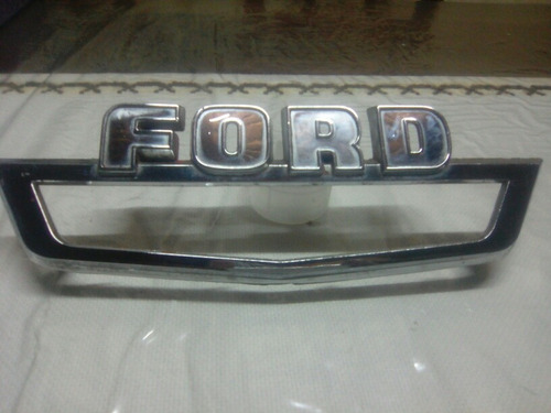 Insignia Grande Ford F100 1962 Impecable