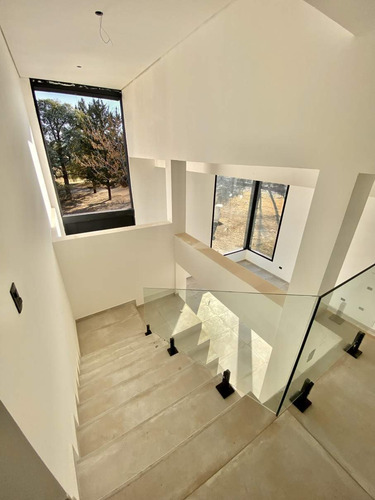 Imagen 4 de 14 de Excelente Casa A Estrenar En Barrio Privado Chacras De La Villa